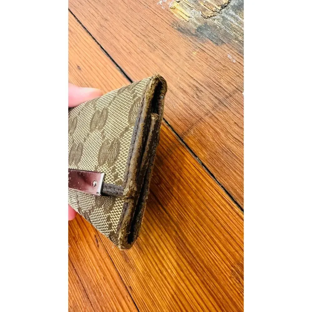 Vintage GUCCI Beige Canvas GG Logo Silver Accented Key Holder Case